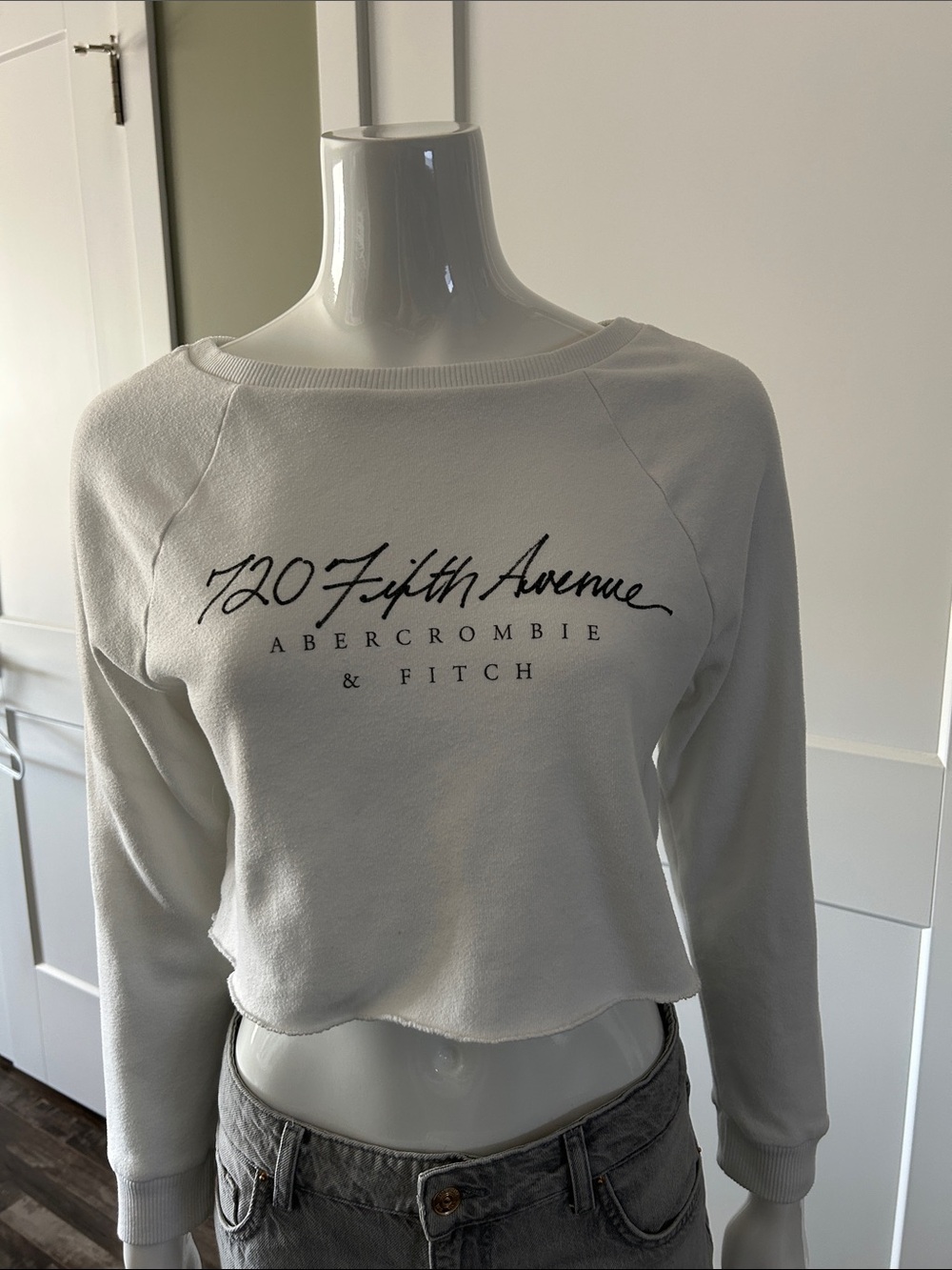 Abercrombie & Fitch “720 Fifth Avenue” Cropped Sweatshirt – Size Small - Picture 3 of 9